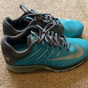 Nike AirMax Women's Blue and Gray Athletic Shoes size 9.5